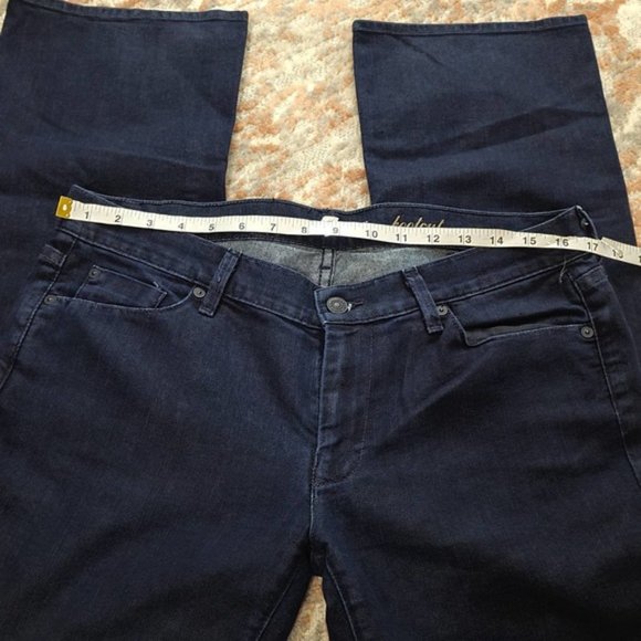 7 For All Mankind Dark Wash Flared Bootcut Jeans - Size 32 - Picture 6 of 10